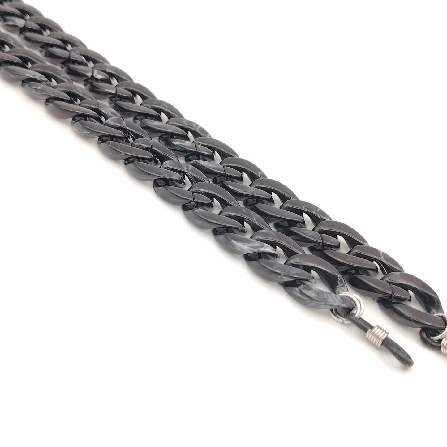 cadena de eslabones gruesos en color negro con acabado brillante, diseñada para colgar gafas con estilo y personalidad