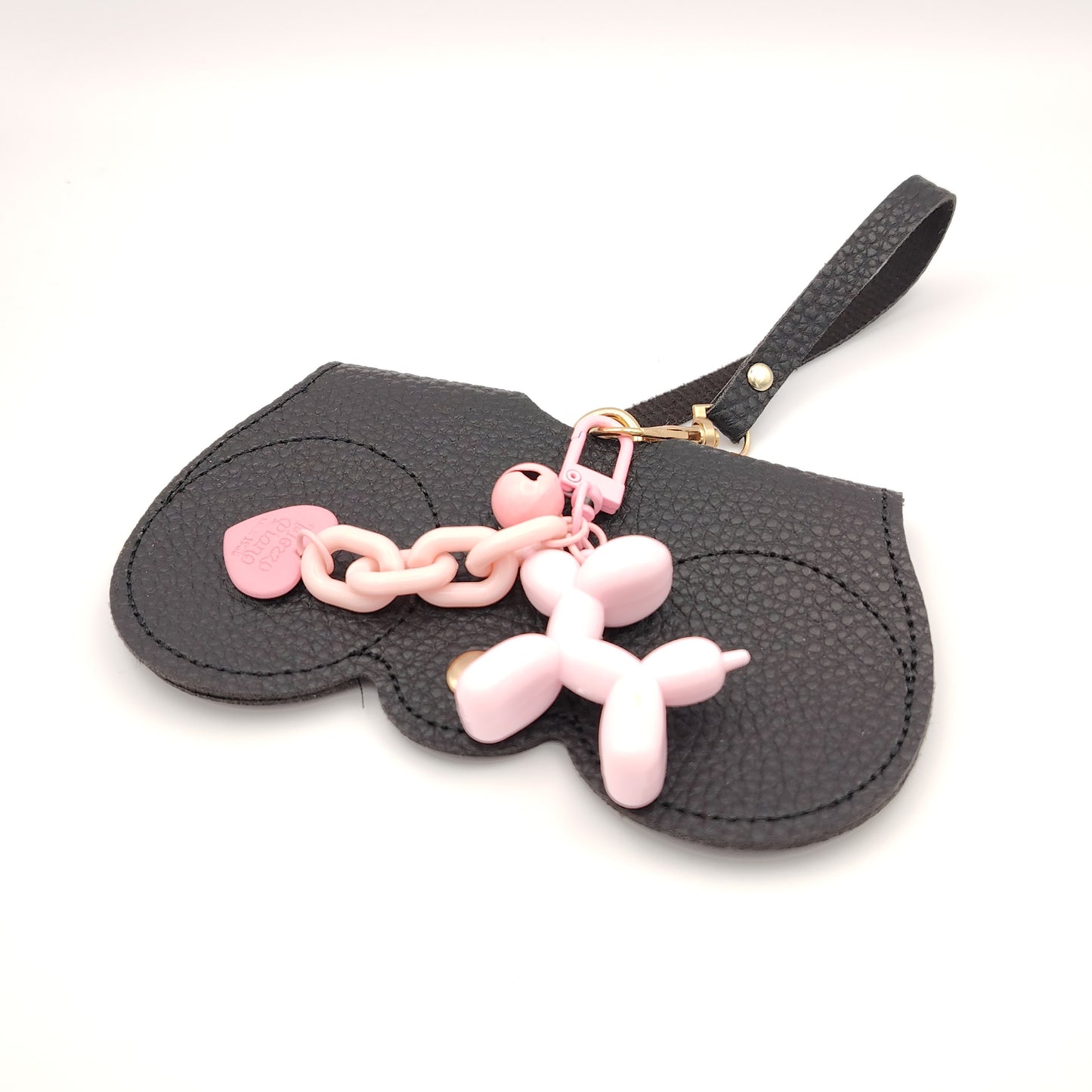 estuche de gafas cover negro con cierre a presión, diseñado para colgar del bolso con detalle decorativo de llavero perro globo en rosa