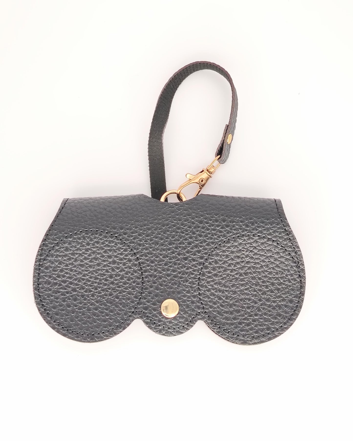 estuche para gafas cover básico en color negro, en piel sintética con asa de quita y pon, especialmente diseñado para llevar colgado del bolso y tener las gafas siempre a mano