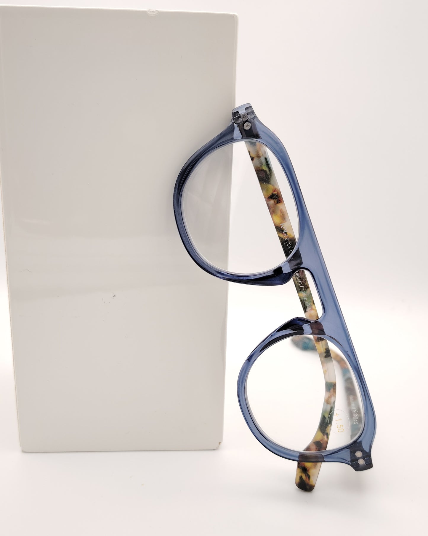 gafas premontadas para presbicia modelo k_eyes_k34-lilas con montura redonda en acetato translúcido azul y varillas con estampado carey