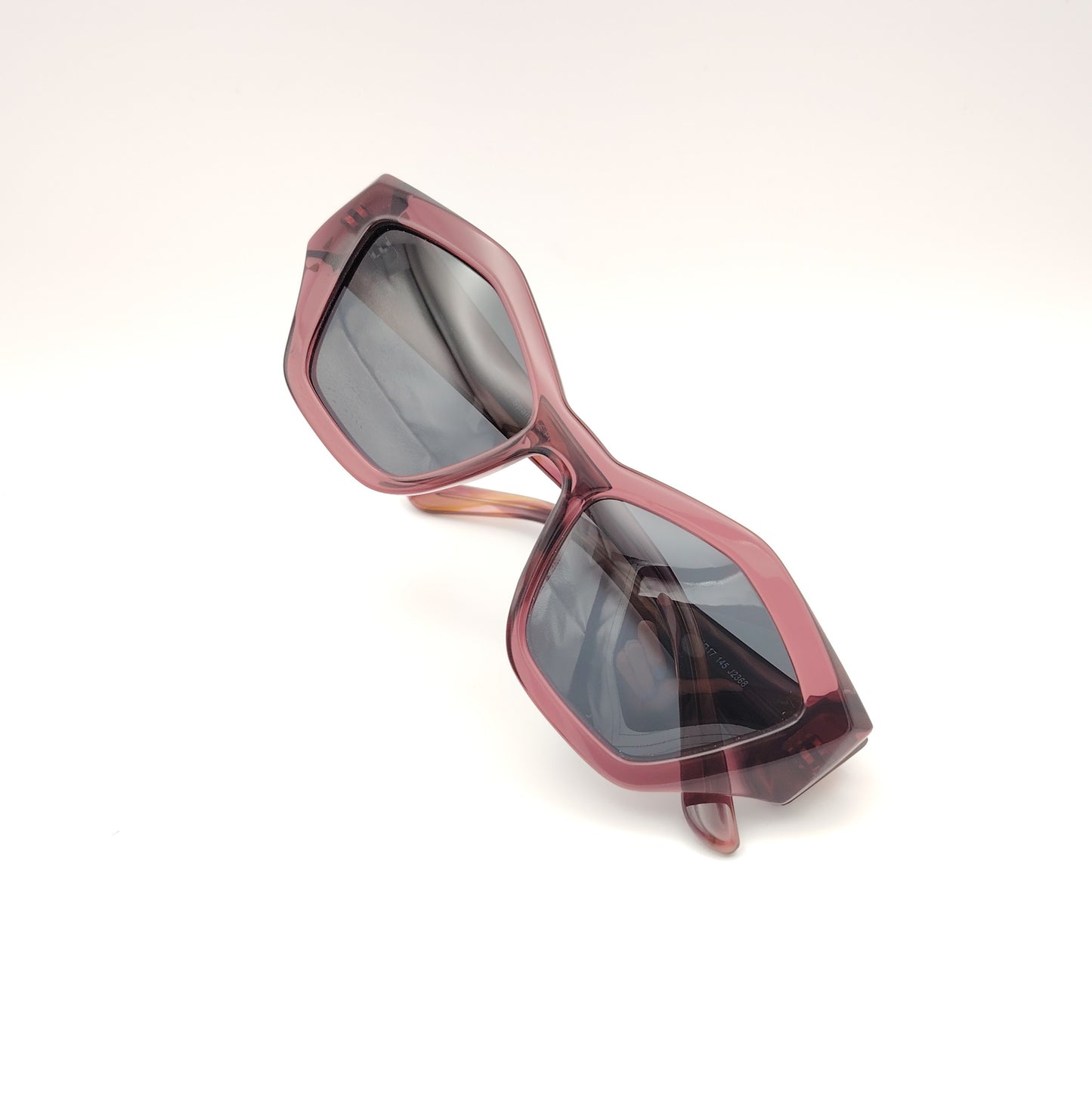 gafas de sol risco burdeos con forma geométrica y lentes polarizadas oscuras