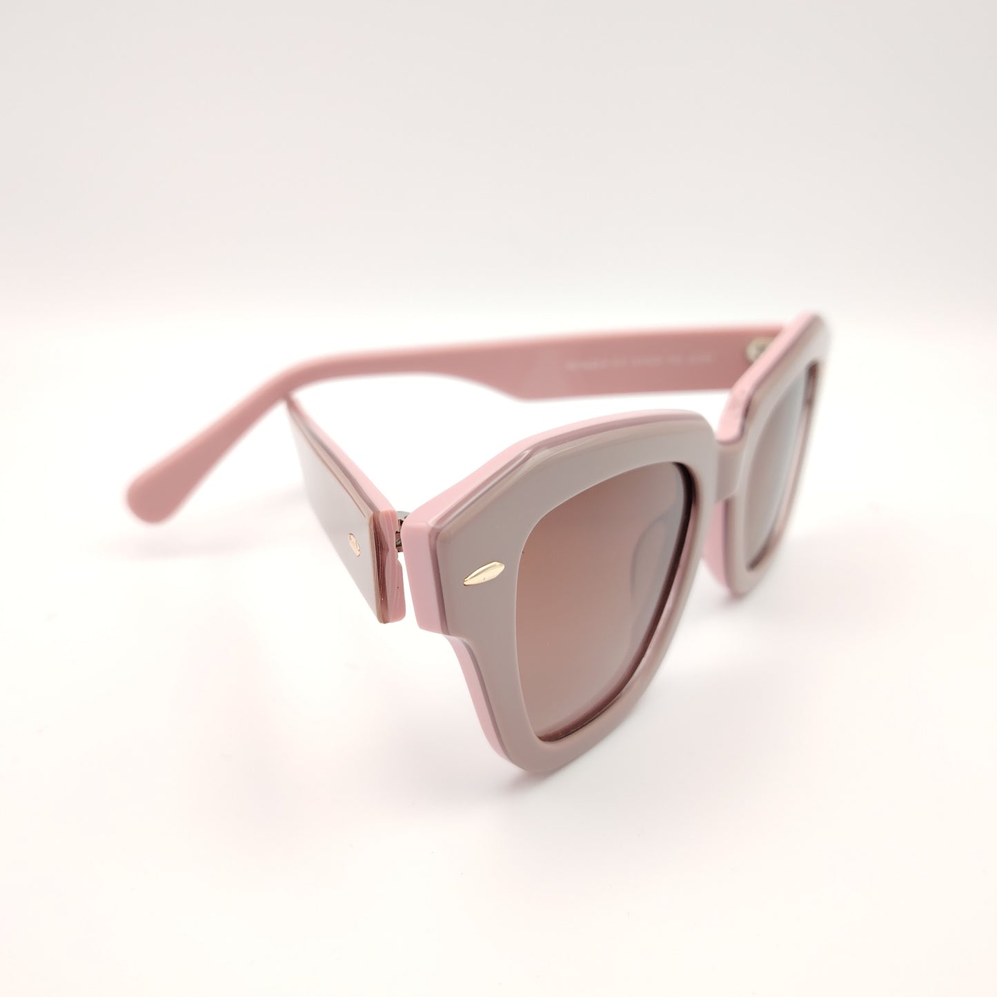gafas de sol rischio r21423 c11 con montura geométrica en acetato rosa empolvado y lentes marrones degradadas, diseño elegante y femenino