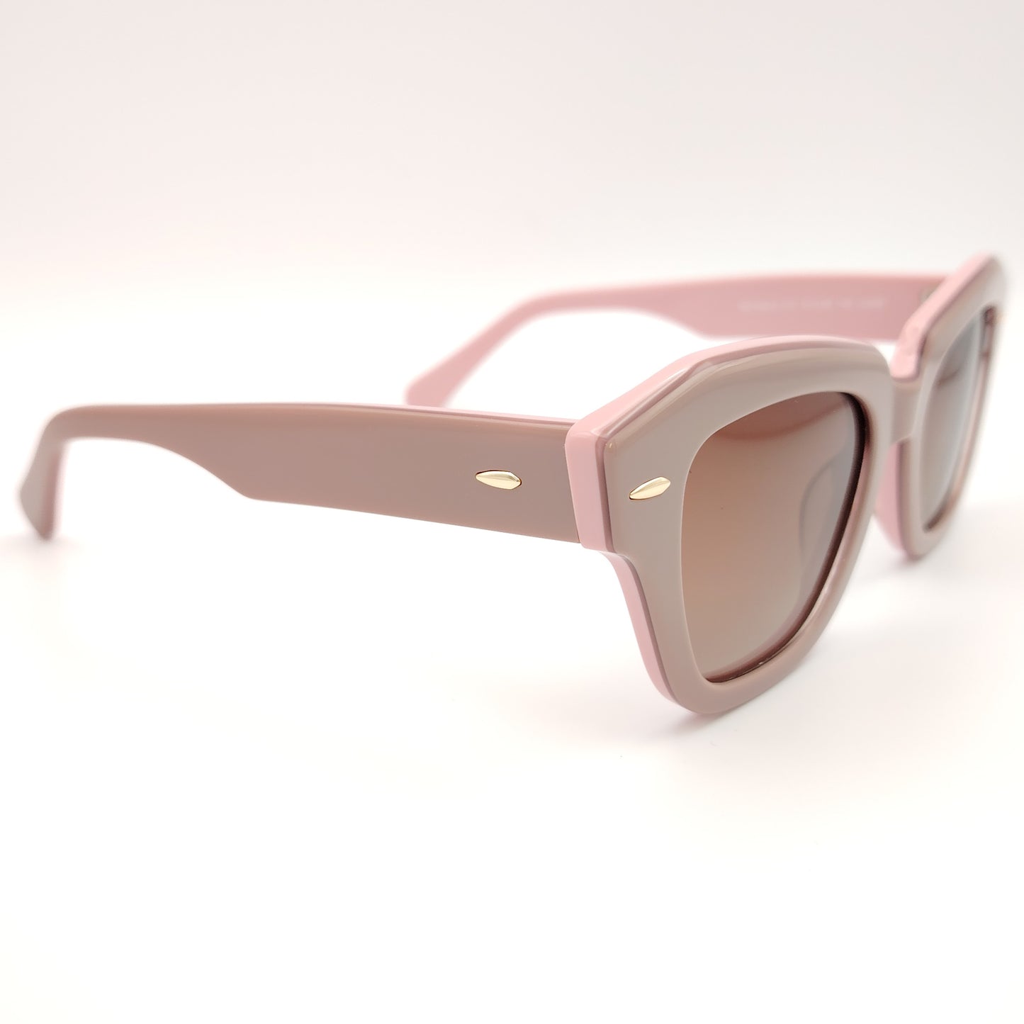 gafas de sol rischio r21423 c11 con montura geométrica en acetato rosa empolvado y lentes marrones degradadas, diseño elegante y femenino