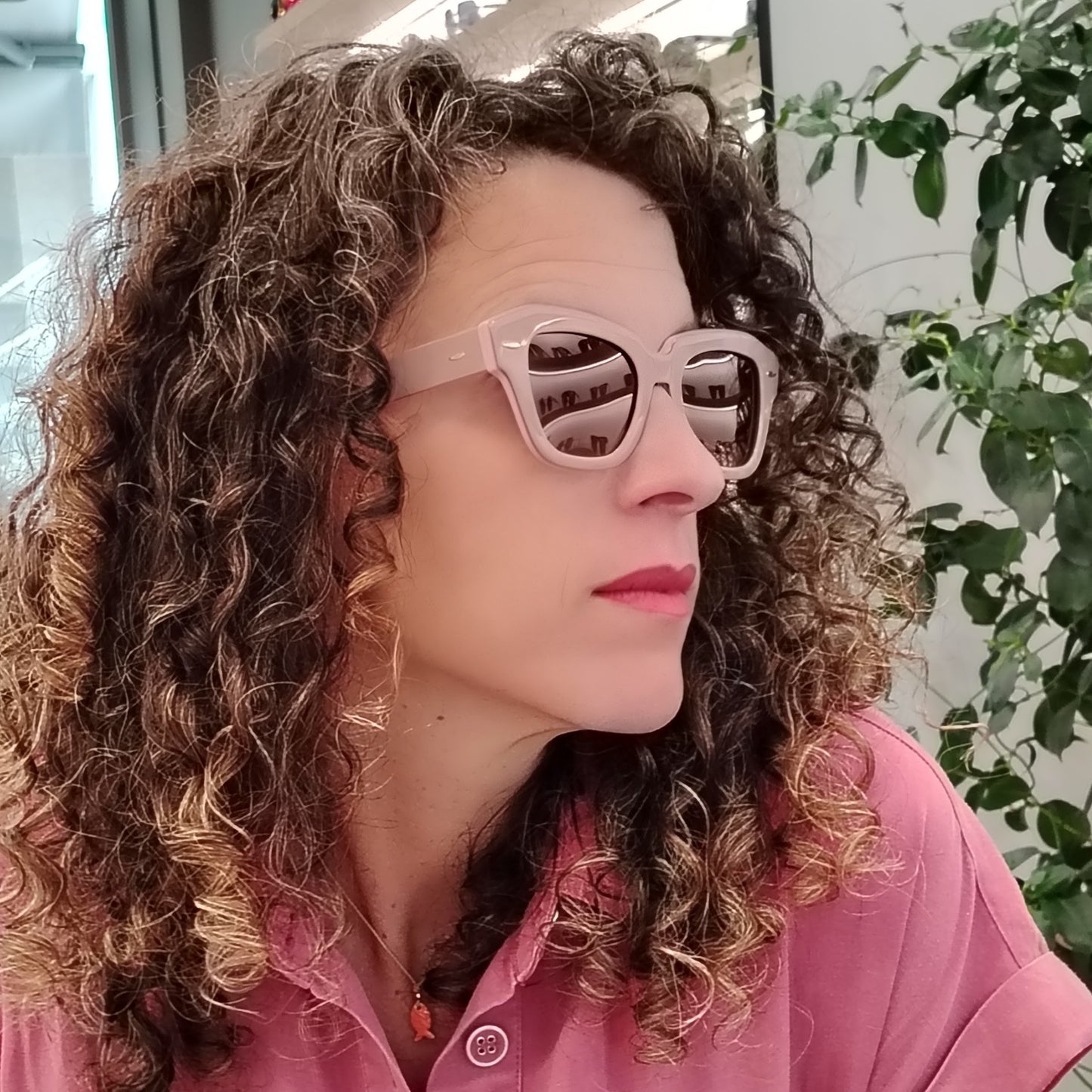 gafas de sol rischio r21423 en acetato color rosa empolvado con lentes polarizadas marrones