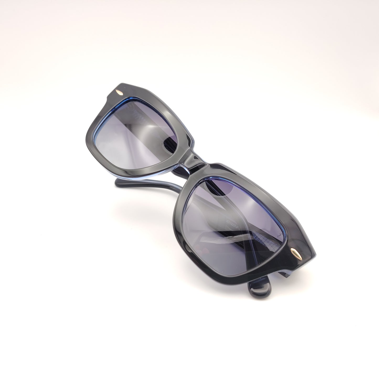 gafas de sol rischio r21423 en acetato azul y negro con lentes polarizadas