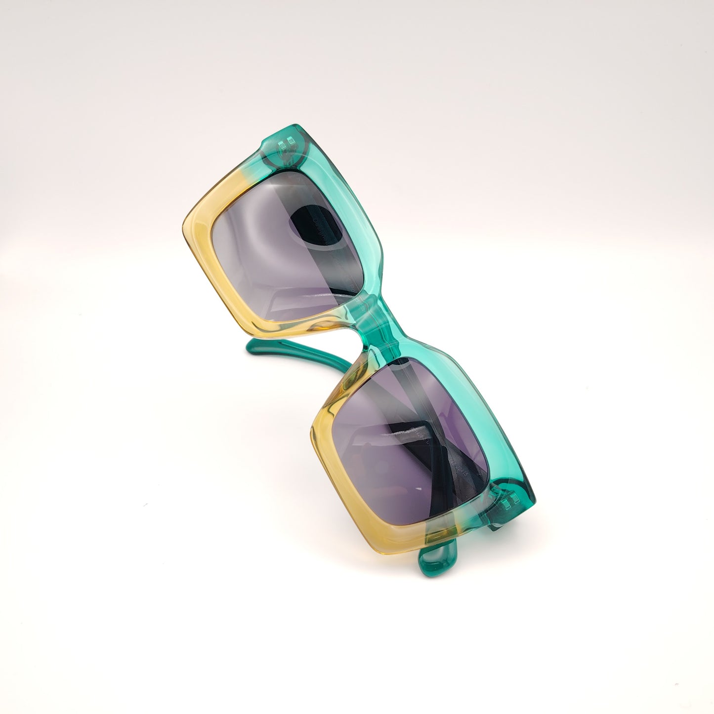 gafas de sol rischio r21428 c106 forma cuadrada de acetato verde y amarillo con lentes polarizadas