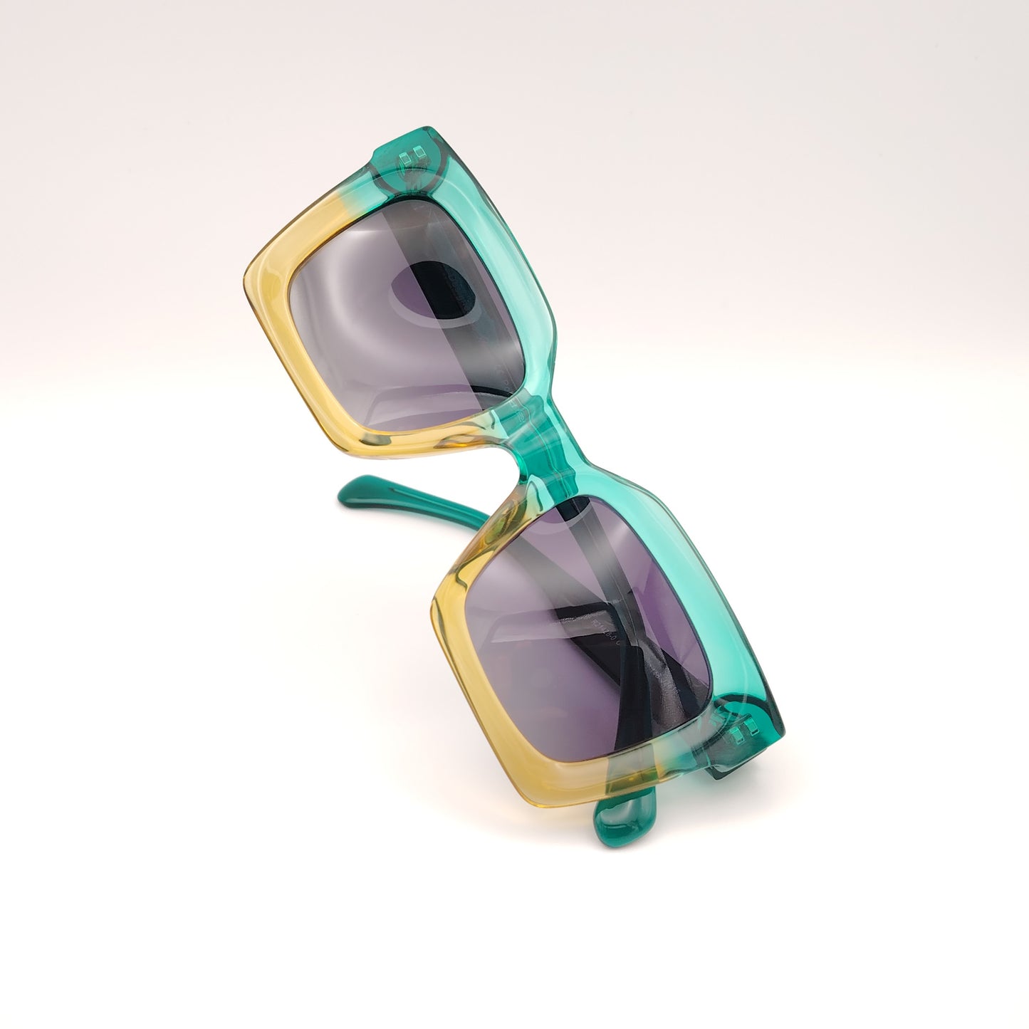 gafas de sol rischio r21428 c106 forma cuadrada de acetato verde y amarillo con lentes polarizadas