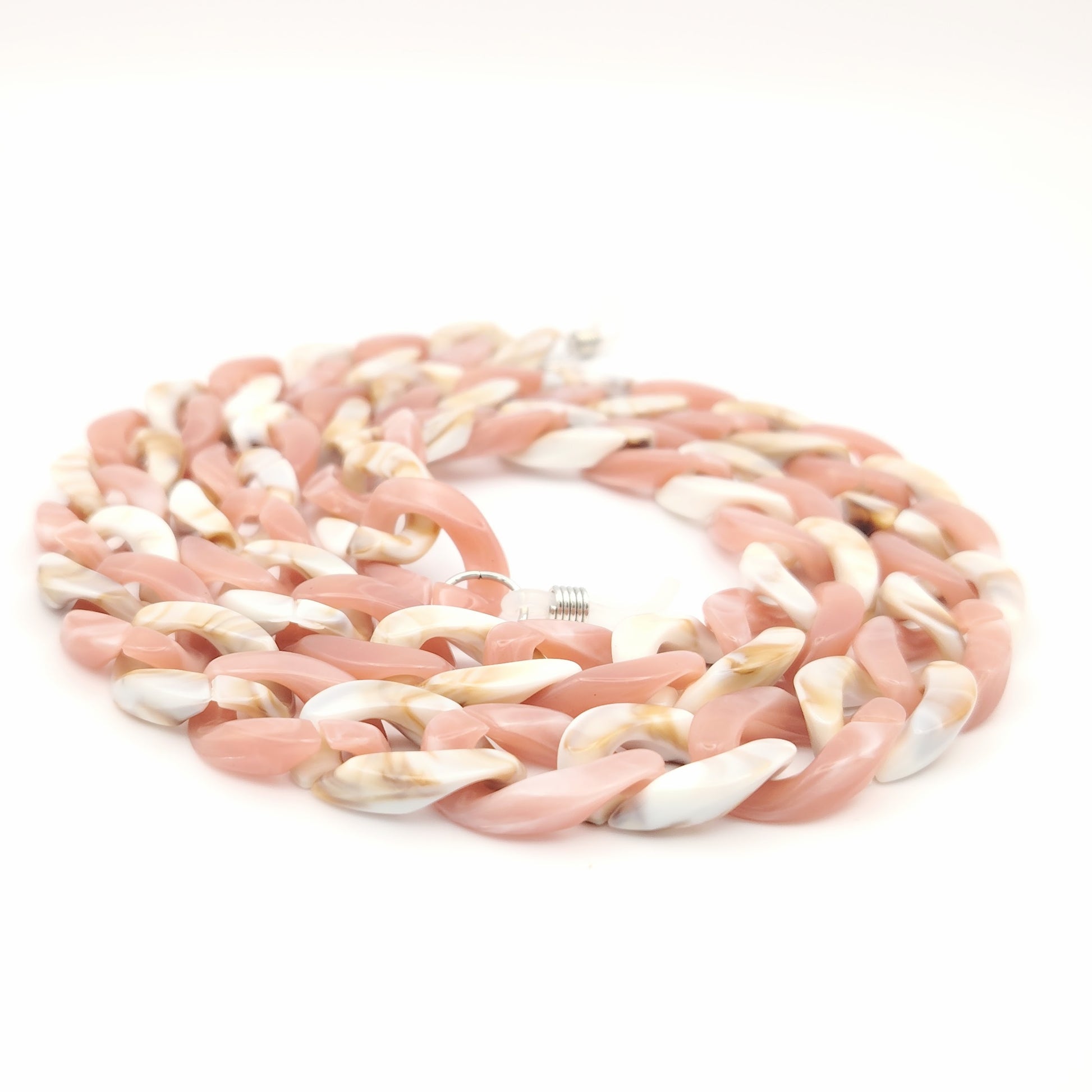 cadena de eslabones gruesos en color rosa y crema con acabado brillante, diseñada para colgar gafas con estilo y personalidad
