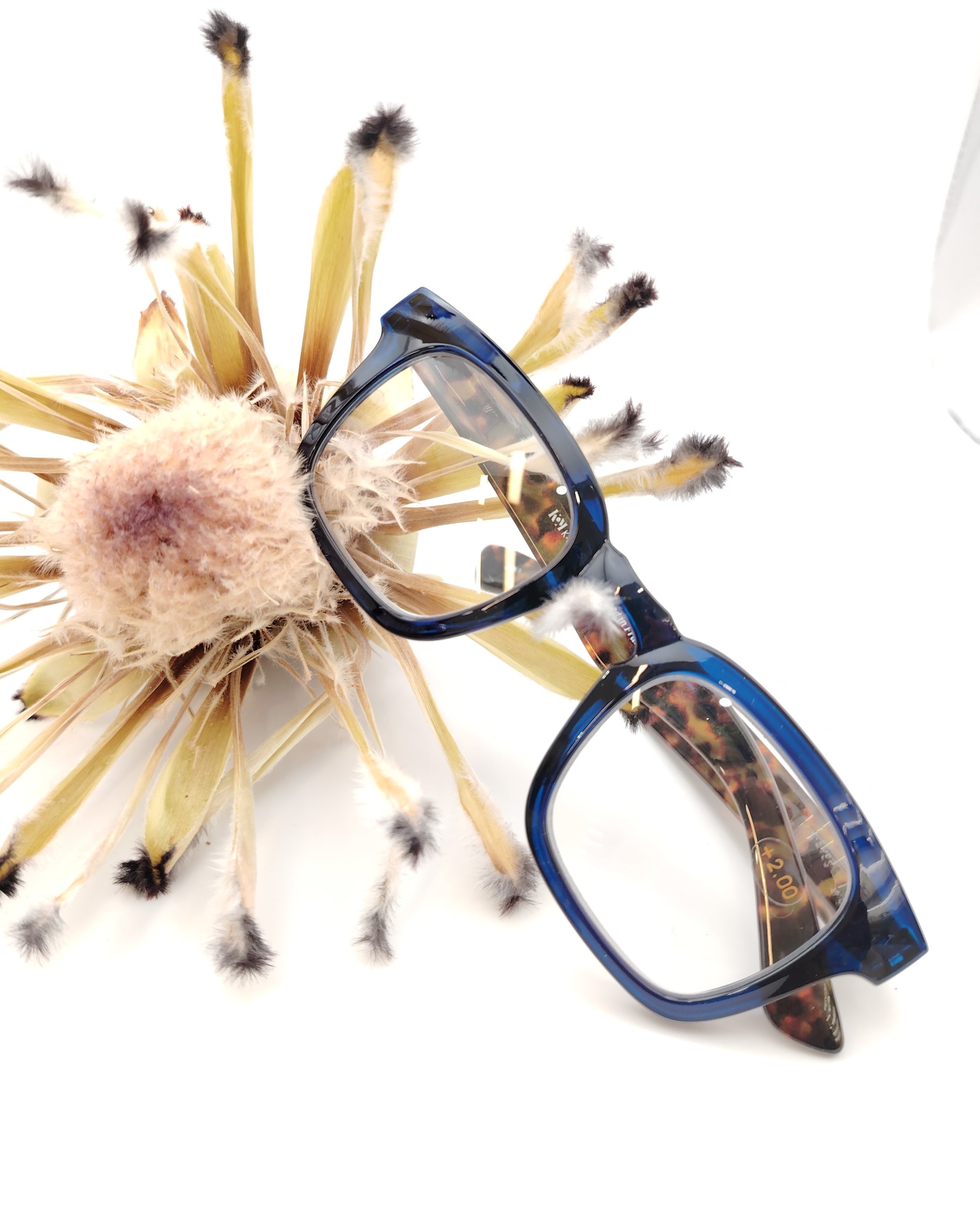 gafas premontadas para presbicia modelo k_eyes_ocean-20 con montura rectangular en pasta azul translúcido y varillas en estampado carey, diseño sofisticado y moderno