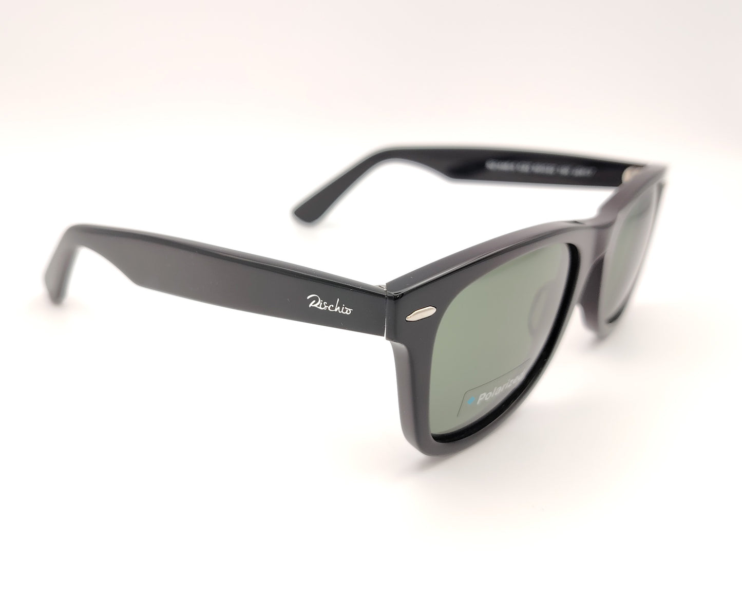 gafas de sol polarizadas rischio r21446 c22 con montura en formato cuadrado negra y lentes verdes estilo clásico