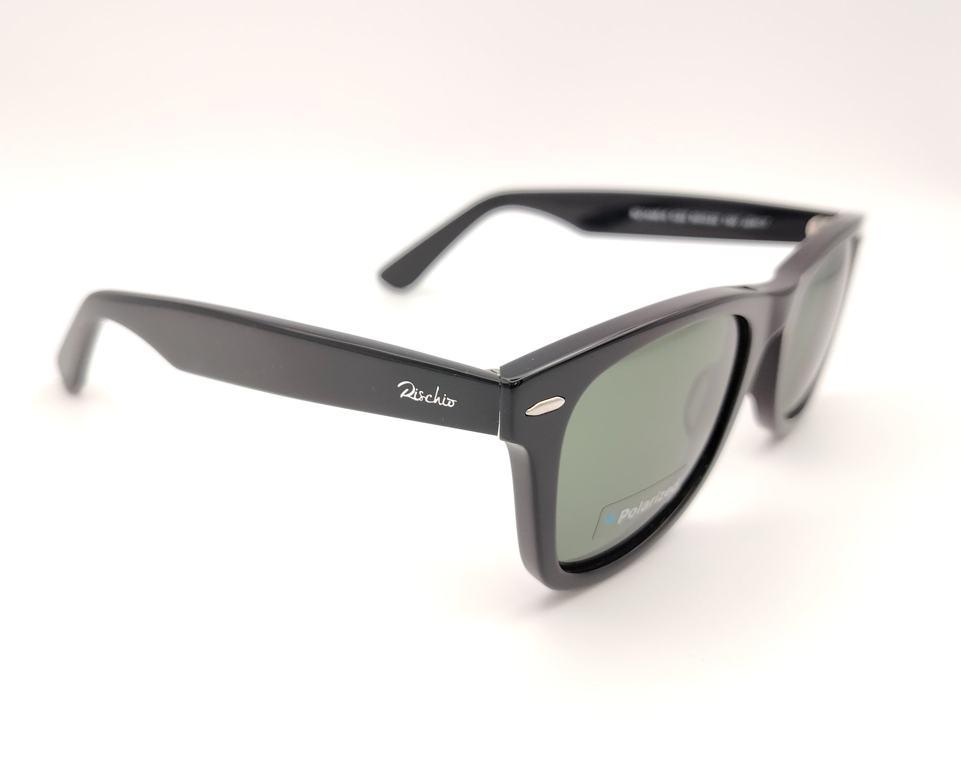 gafas de sol polarizadas rischio r21446 c22 con montura en formato cuadrado negra y lentes verdes estilo clásico