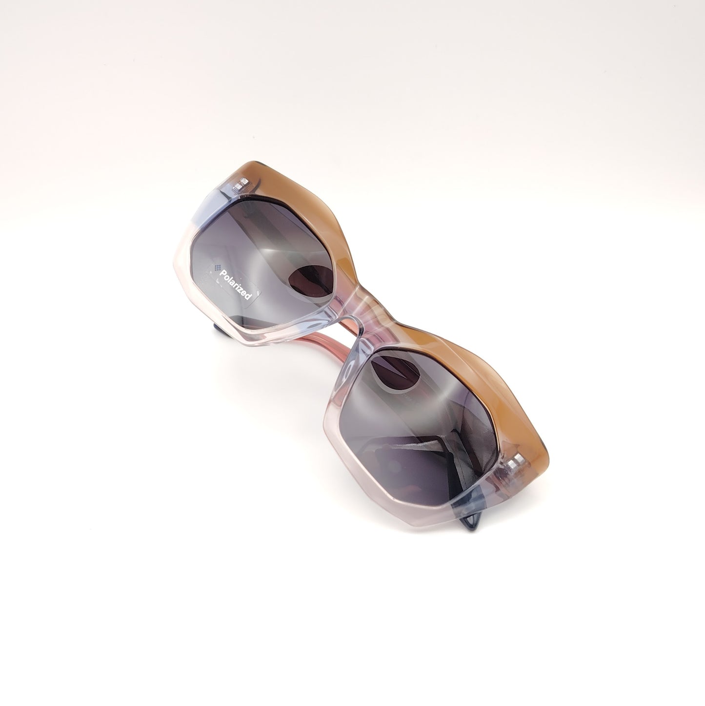 gafas de sol polarizadas con montura en degradado marrón y azul y lentes oscuras