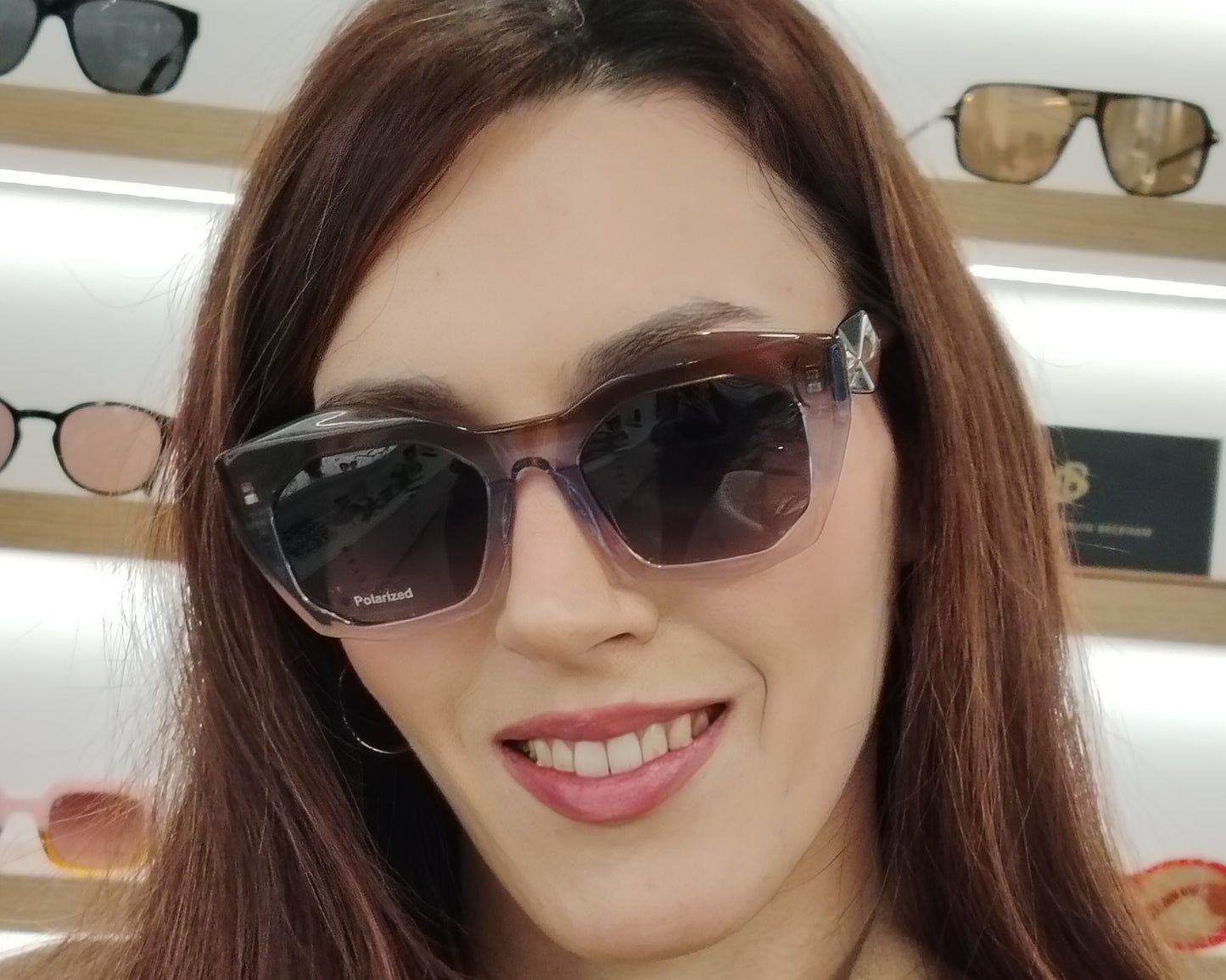 gafas de sol polarizadas rischio r21464 c08 con montura de pasta degradada en tonos marrón y malva, y lentes oscuras polarizadas